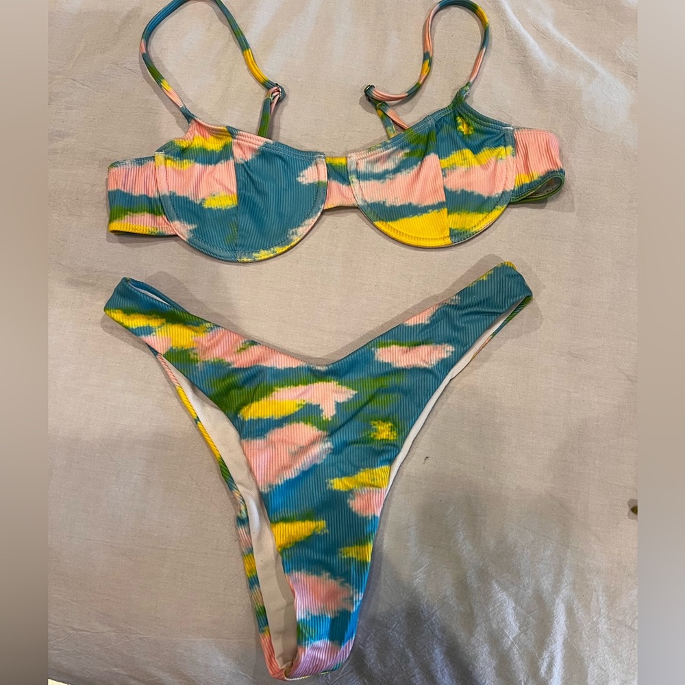 Multi-color swimsuit set